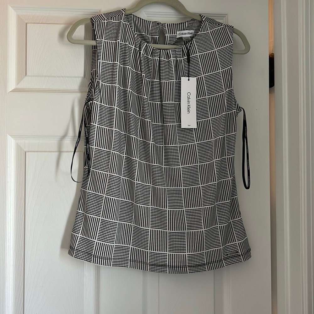 Calvin Klein shell size M